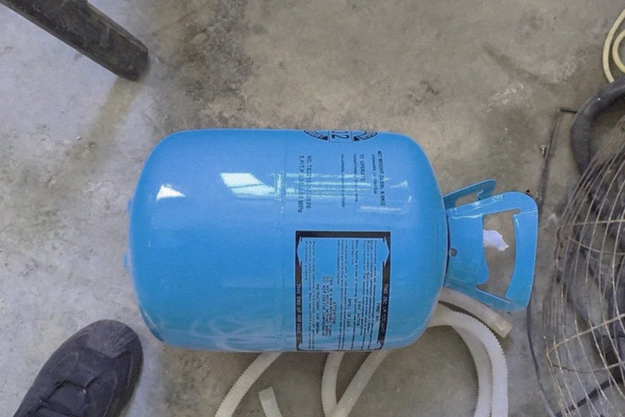 R32 refrigerant 20.9lb cylinder customer delivery photo with sealed packaging and shipping box from Get Freon