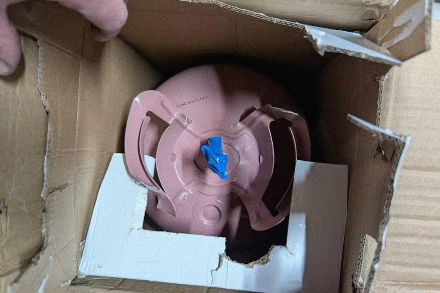 Customer unboxing Get Freon r410a refrigerant cylinder with secure shipping protection and damage-resistant packaging for HVAC delivery